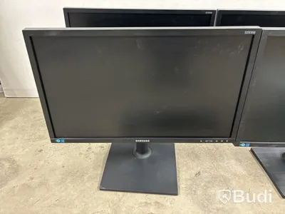 23” ledmonitorer, switch & monitorarmar