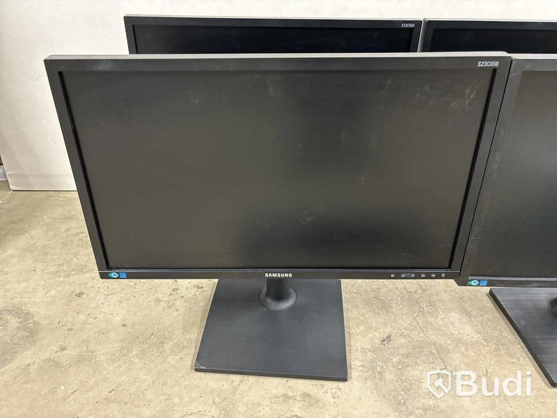23” ledmonitorer, switch & monitorarmar