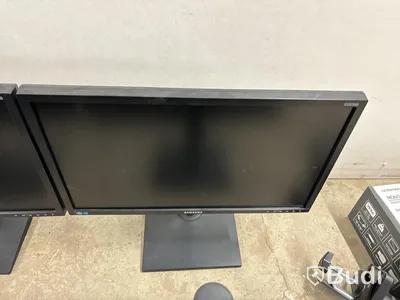23” ledmonitorer, switch & monitorarmar