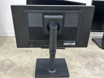 23” ledmonitorer, switch & monitorarmar