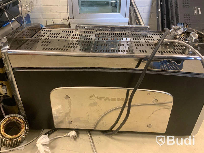 Faema Giugiaro kaffemaskin Nypris 150 000 SEK ex. moms