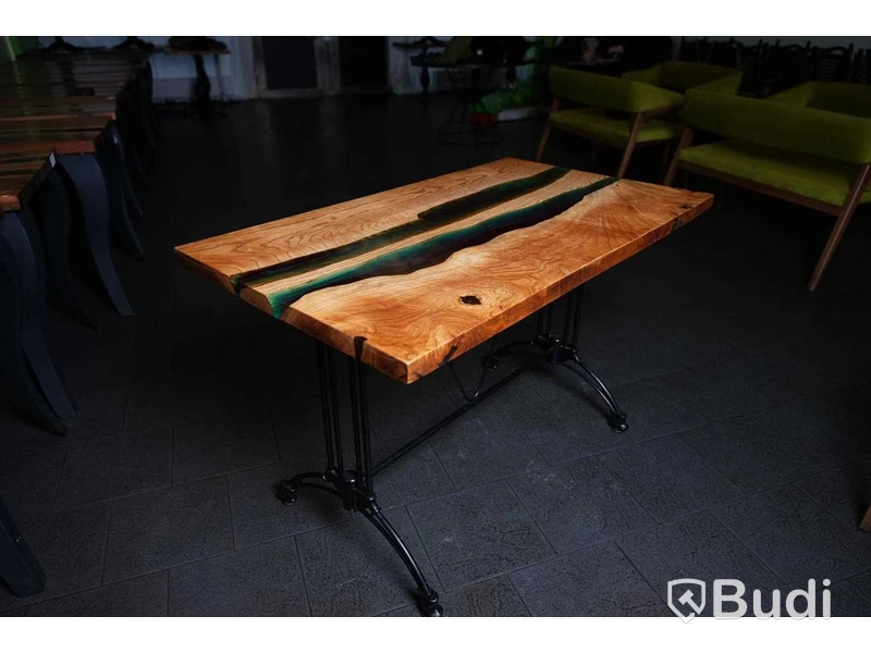 Matbord med epoxyinlägg, gjutjärnsfot