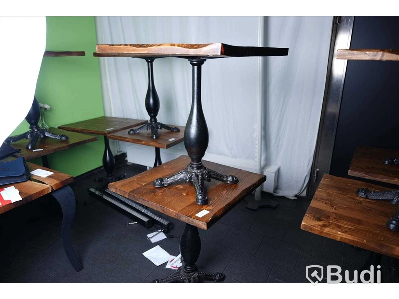 Cafébord 2st med träskiva och gjutjärnsfot