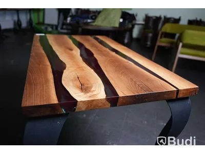 Matbord med epoxyinlägg