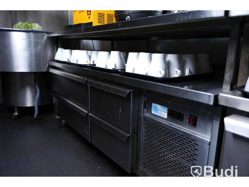 Grillbänk på hjul EVCO, 4 draglådor samt hyllplan