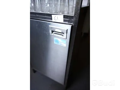 Rostfri hylla med skåp inklusive glas