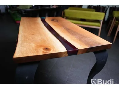 Matbord med epoxyinlägg