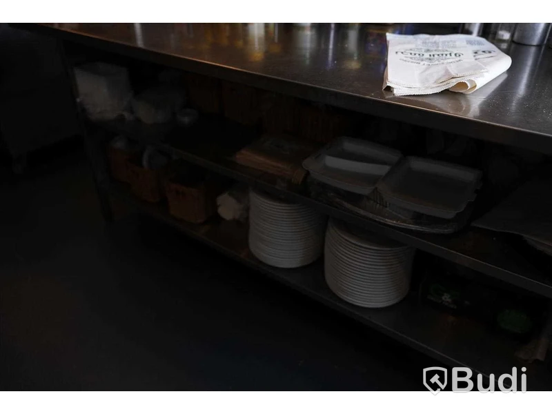 Arbetsbänk med toppmatade lådor
