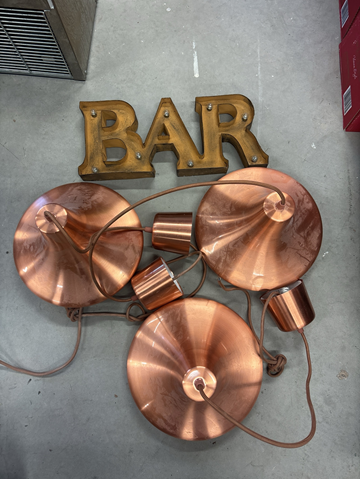 Taklampor metall 3 styck inkl BAR skylt