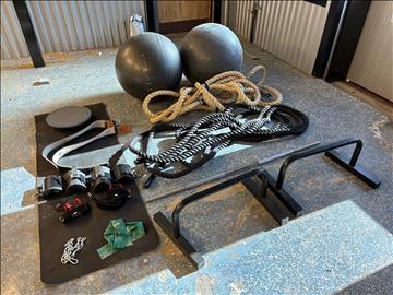 Battlerope, pilatesbollar, skivstång & redskap 