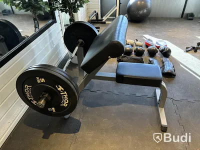 Curlbänk Body Solid med curlstång & vikter