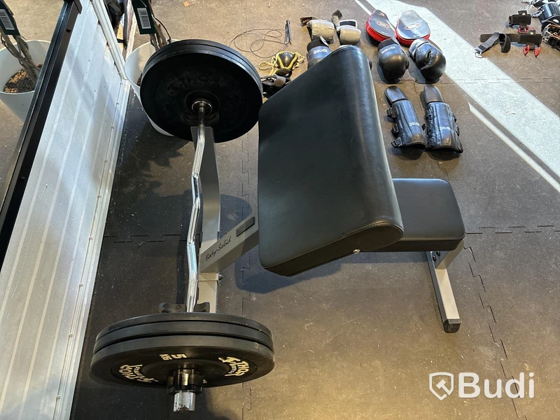 Curlbänk Body Solid med curlstång & vikter