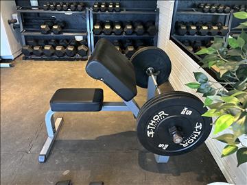 Curlbänk Body Solid med curlstång & vikter