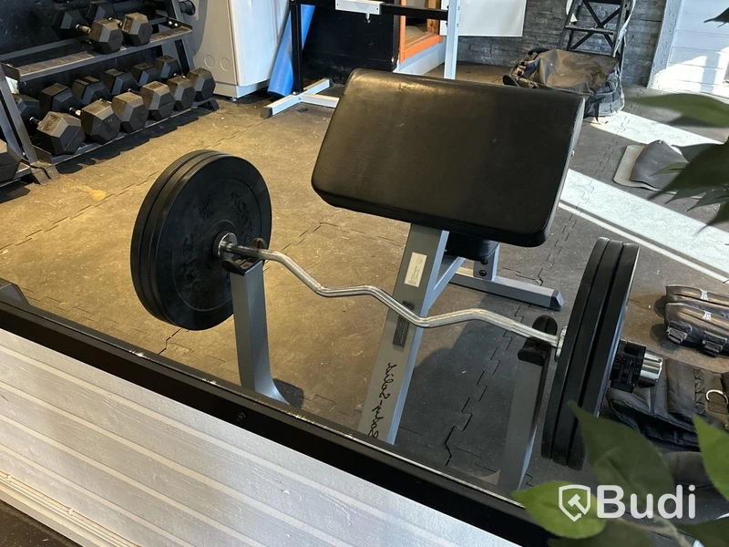 Curlbänk Body Solid med curlstång & vikter
