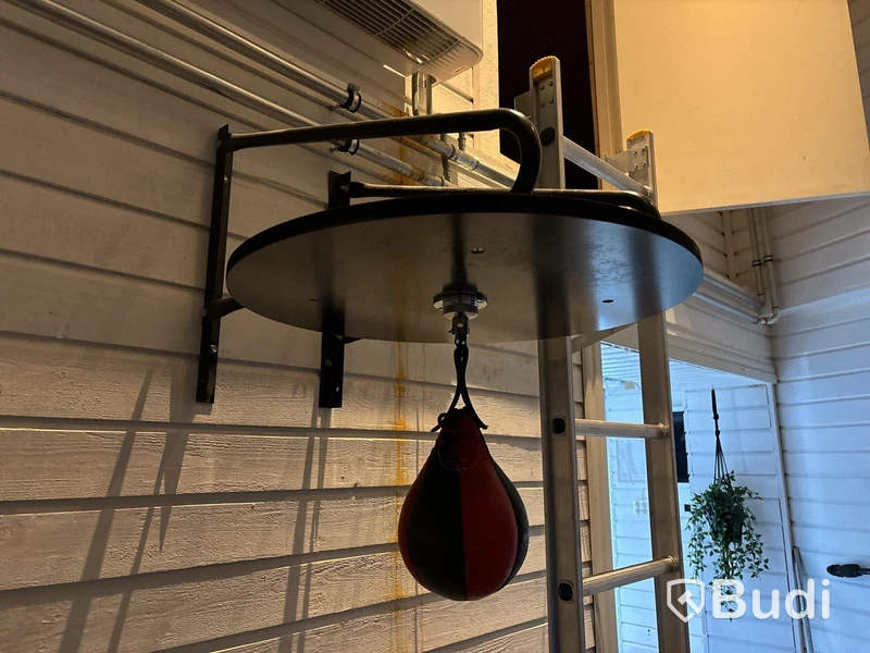 Päronboll med väggstativ Nordic Fighter
