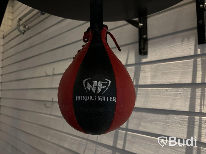 Päronboll med väggstativ Nordic Fighter
