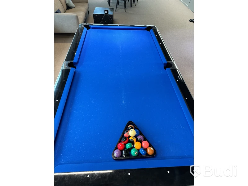 Biljardbord inklusive Biljardbollar och 4 st. biljardköer