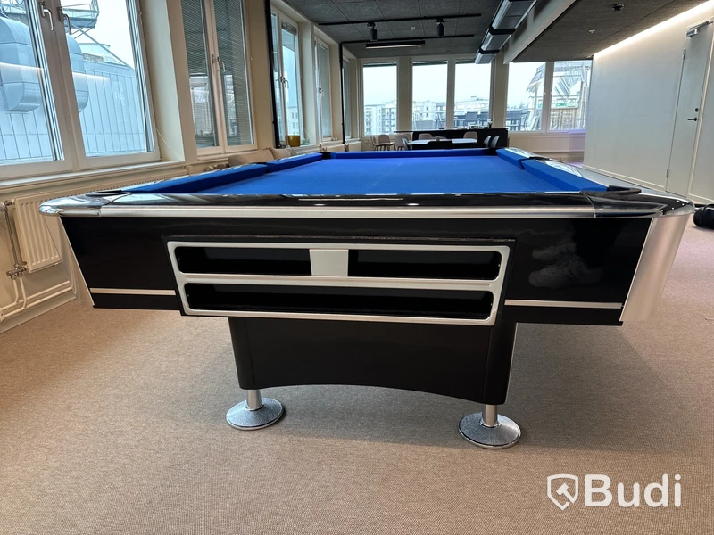 Biljardbord inklusive Biljardbollar och 4 st. biljardköer