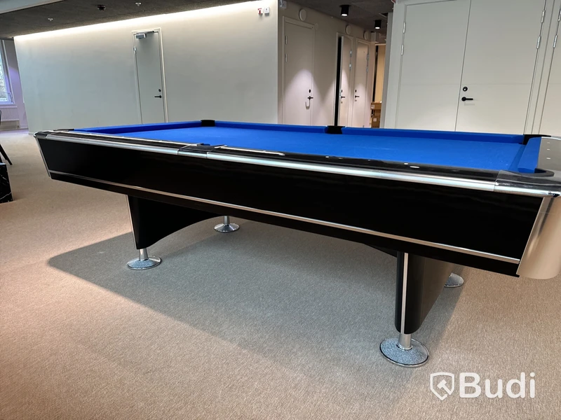Biljardbord inklusive Biljardbollar och 4 st. biljardköer