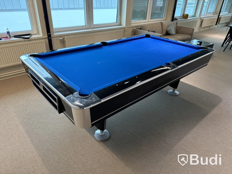 Biljardbord inklusive Biljardbollar och 4 st. biljardköer