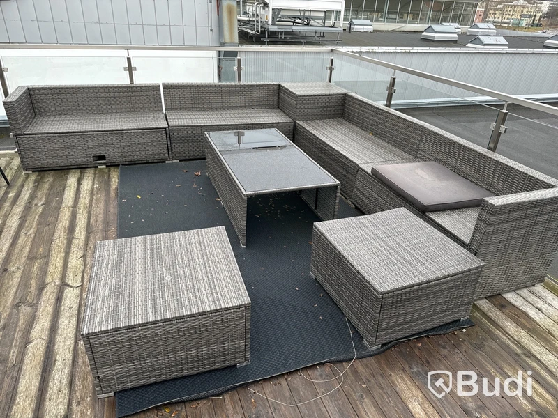 Loungegrupp med 4 st. soffor, 2 st. sittpuffar samt bord