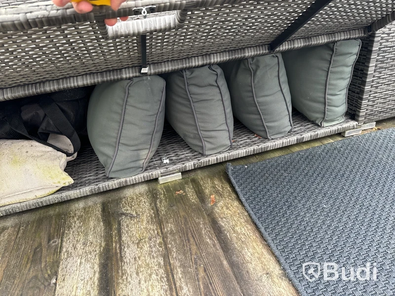 Loungegrupp med 4 st. soffor, 2 st. sittpuffar samt bord