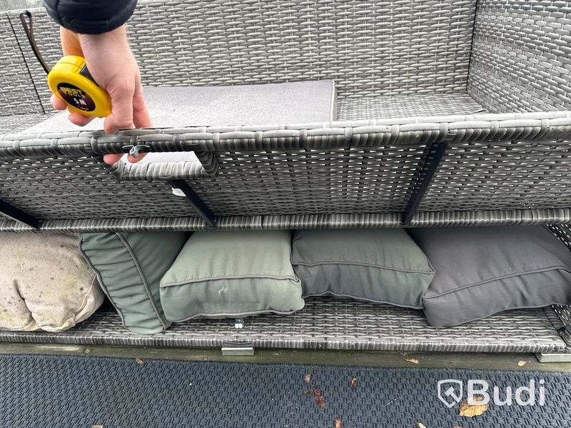 Loungegrupp med 4 st. soffor, 2 st. sittpuffar samt bord