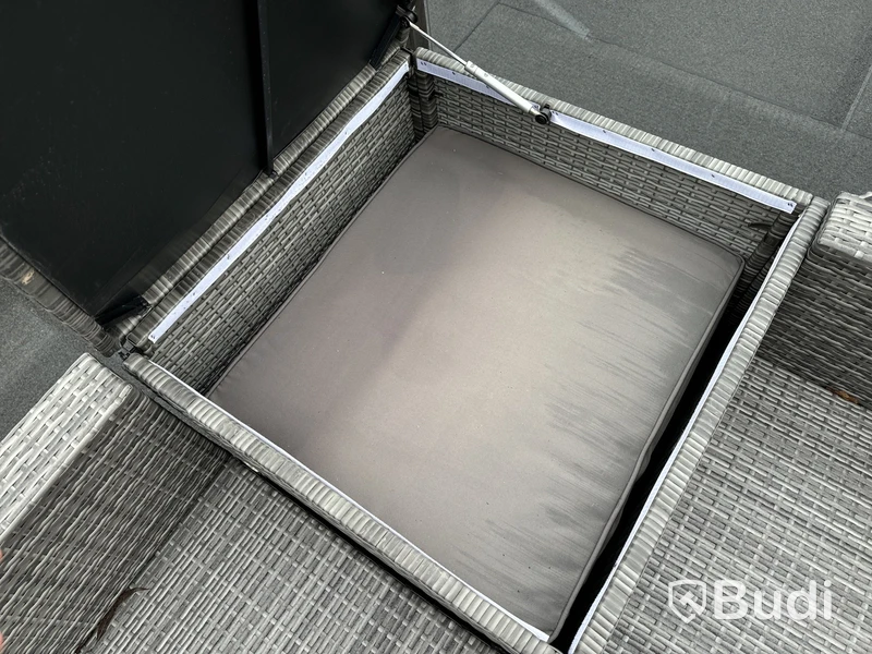 Loungegrupp med 4 st. soffor, 2 st. sittpuffar samt bord