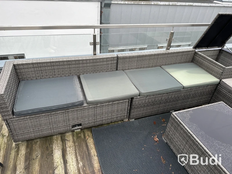Loungegrupp med 4 st. soffor, 2 st. sittpuffar samt bord