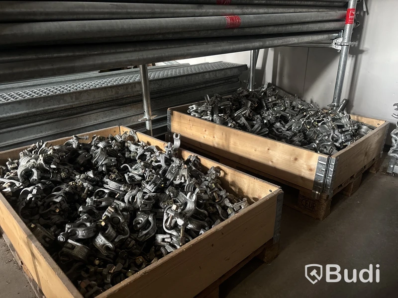 Stort parti med byggställning Altrad, Layher, samt delar från okänd tillverkare
