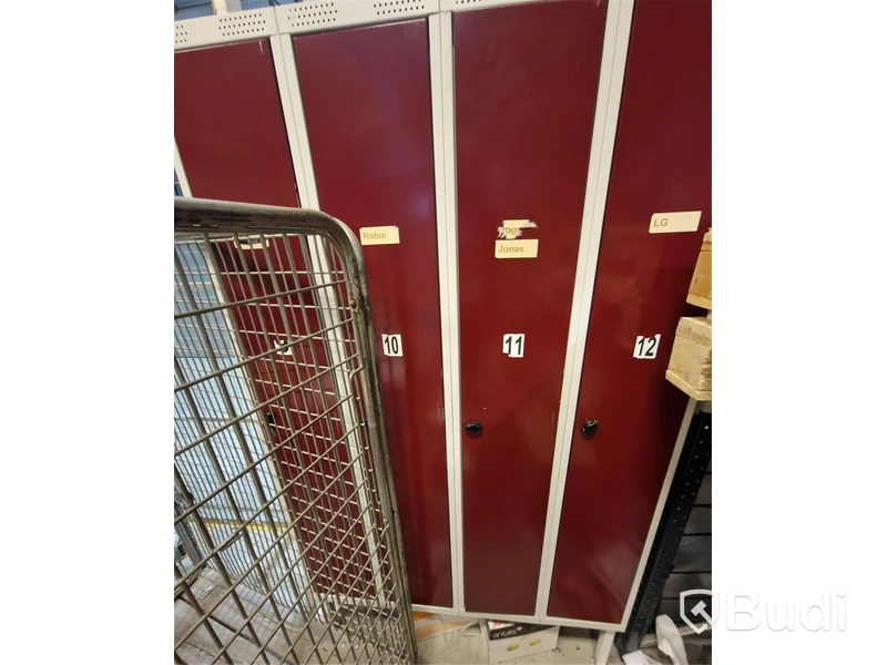Klädskåp i metall nr 3