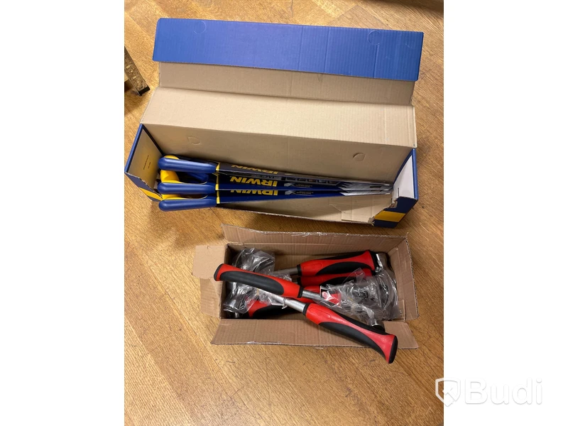6 st hammare och 3 st sågar