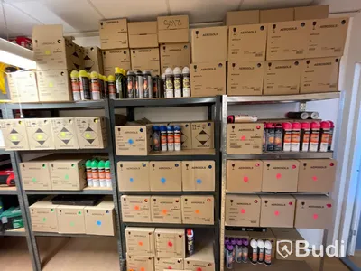 Parti med diverse sprayfärg Areolos