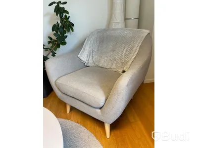2 st fåtöljer samt bord