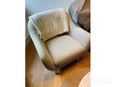 2 st fåtöljer samt bord