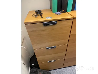3 st skåp och hylla
