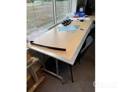 2 st skrivbord och 4 st stolar