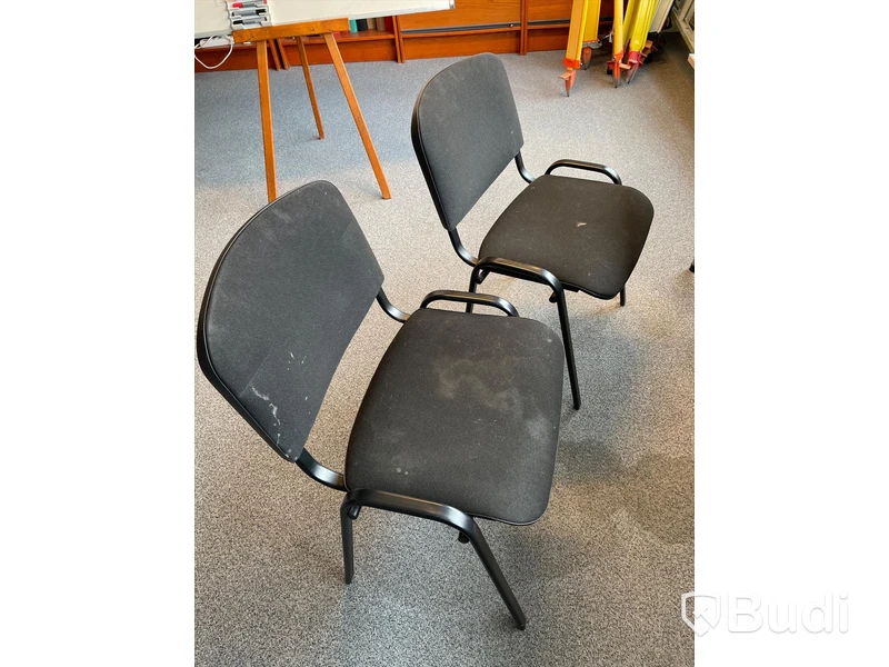 2 st skrivbord och 4 st stolar