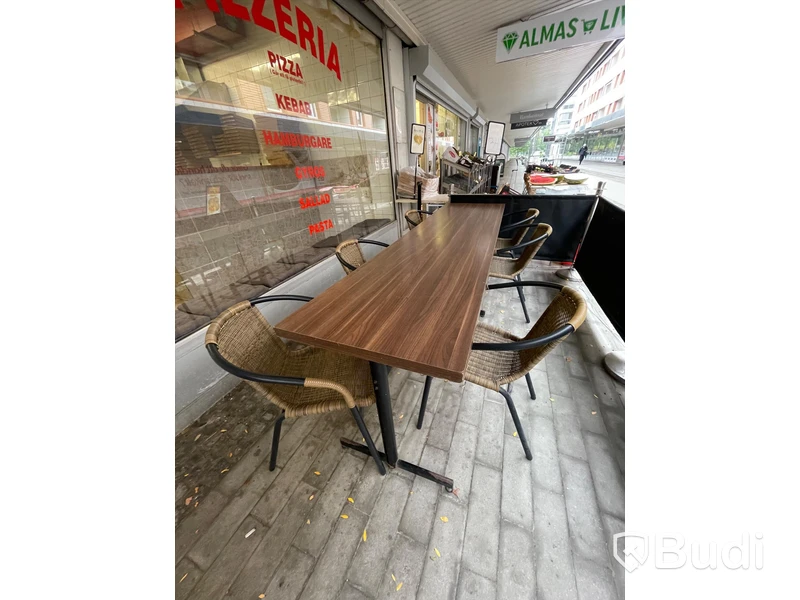 Utemöbler och stolpstaket
