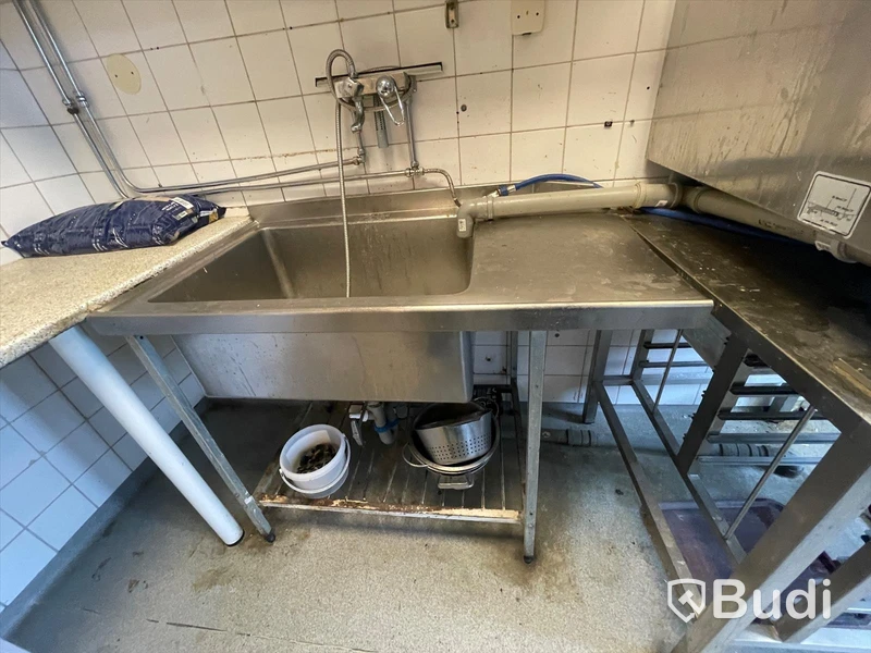 Rostfribänk med ho 115 cm Obs! Blandare ingår ej