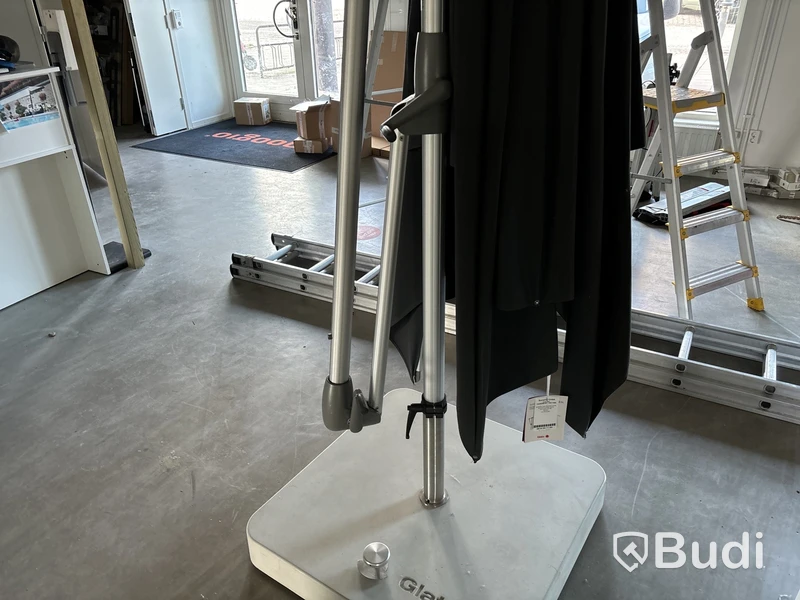 Parasoll Glatz med fot, nypris ca 35 000 kr