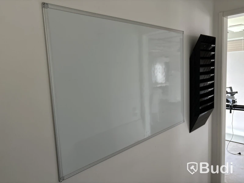 Kontorsmöbler, höj- & sänkbart bord m.m.