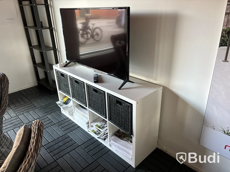 Tv LG 49 tum med bänk.