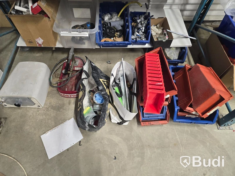 Div rörkopplingar, fästen, ventiler, mm.