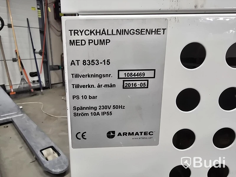 Vacuumavgasare och tryckhållningsenhet.