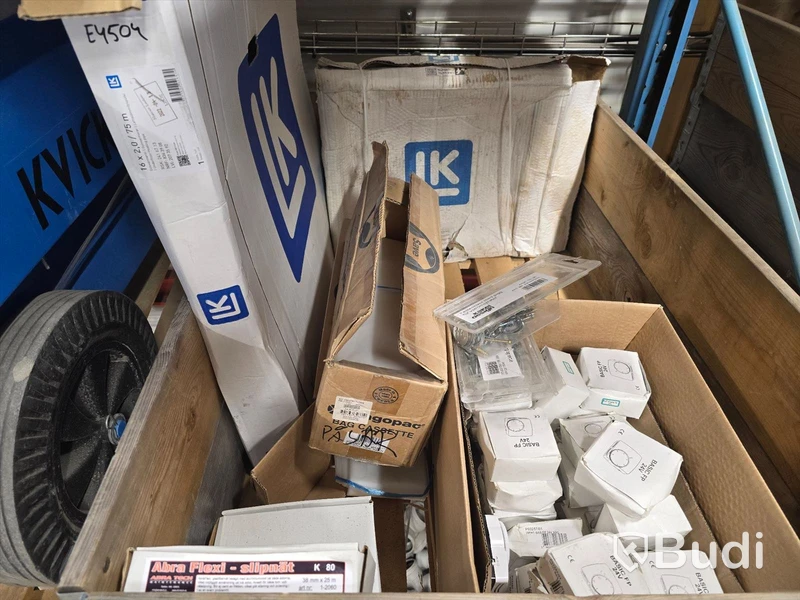 Termostater och golvvärmetillbehör.