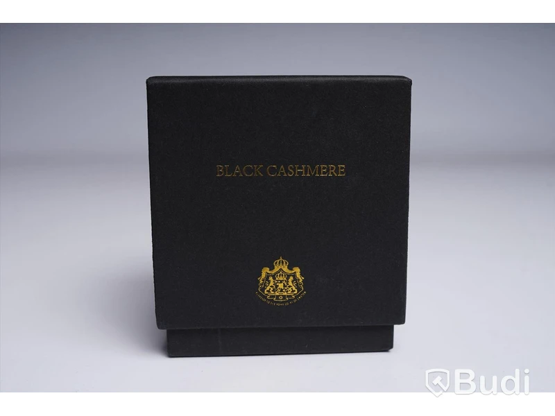 Doftljus -  Black cashmere, mässingbehållare, 300 g, Skultuna. Ny, Obruten förpackning.