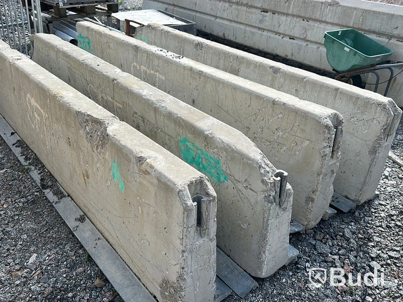 4st betongbärriärer, 3 meter