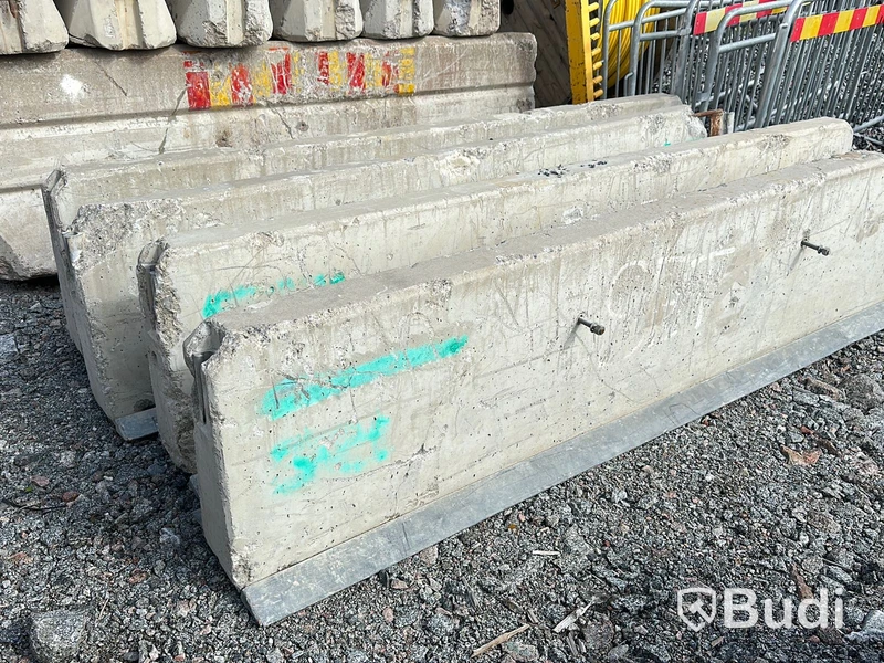 4st betongbärriärer, 3 meter