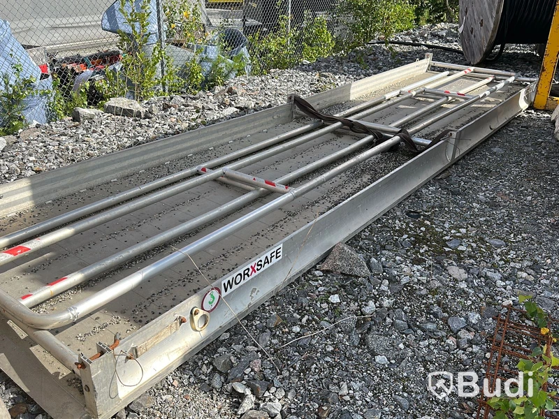Gångbro ca 580cm lång med uppfällbara räcken